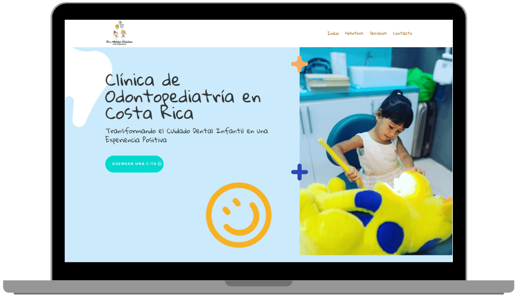 Laptop mostrando un sitio web o website de clínica de odontopediatría